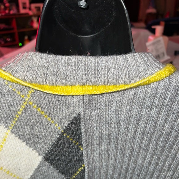 Pringle Of Scotland & H&M Sweater - Picture 4 of 9